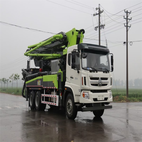 HOWO (Sinotruck) 6×4 Heavy-duty 35m Concrete Pump Truck