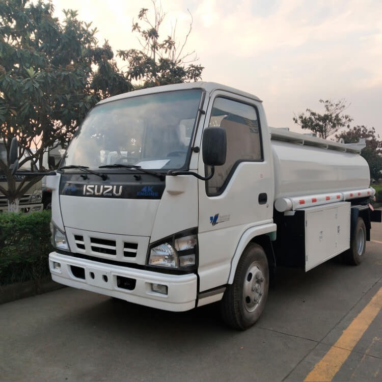 ISUZU 100P 3000 liter diesel oil tank truck