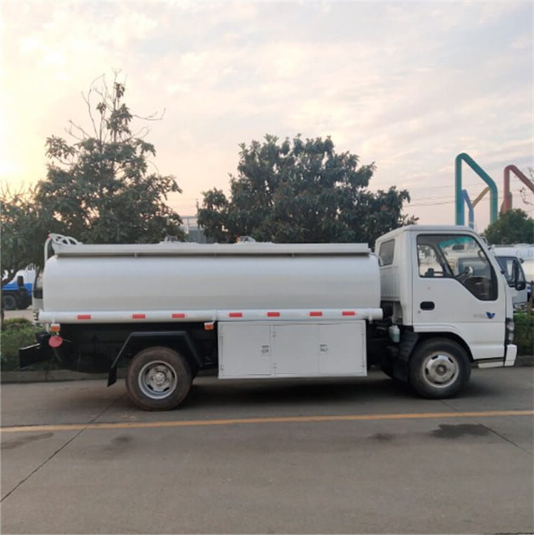 ISUZU 700P 8000 liter gasoline tank refueling truck