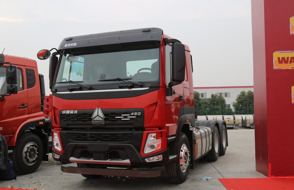 SINOTRUK HOWO 4X2 290HP Tractor Truck