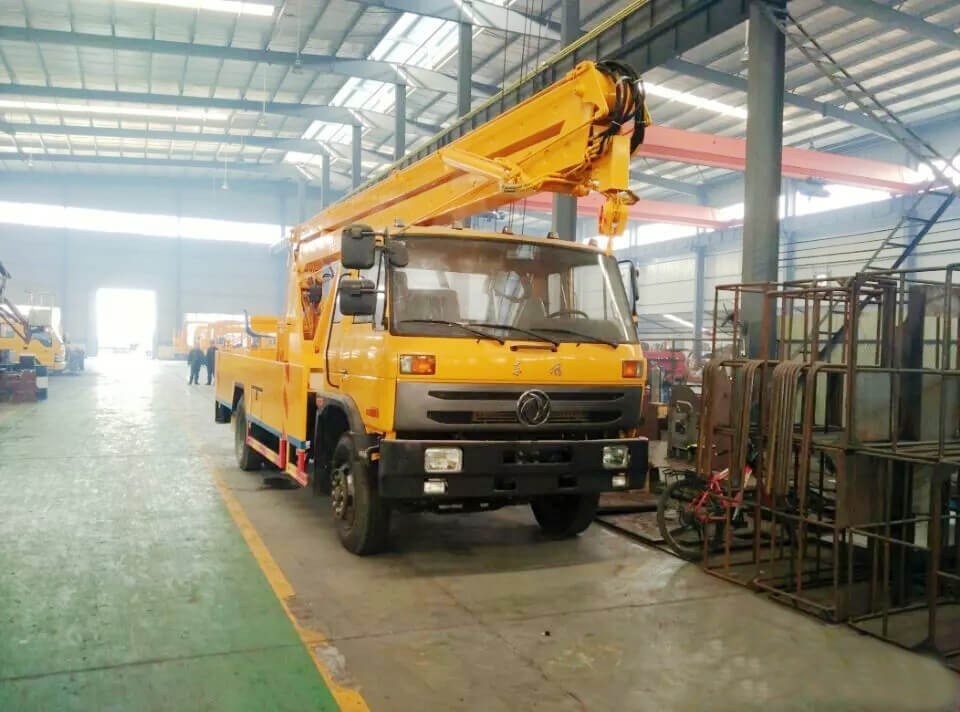 DONGFENG Folding Type 22 Meters Tree Pruning Truck With Water Spray Function