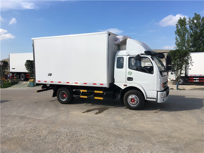 DFAC 4×2 8000kg Live Fish Transport Refrigeration Truck