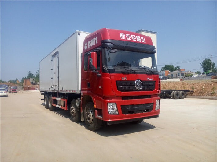 SHACMAN X3000 8*4 Heavy Duty Refrigerated Transport Vehicle