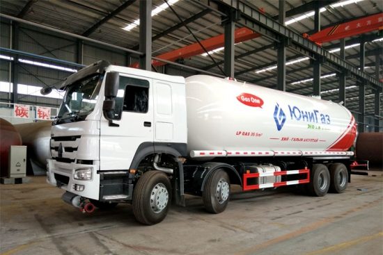 SINOTRUK HOWO 8X4 35.5CBM LPG Tank Truck 35.5M3 LPG Gas Transport Truck