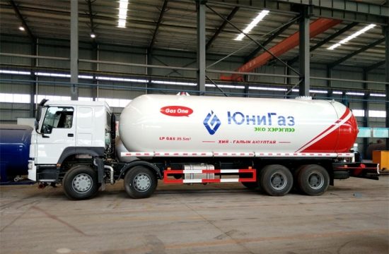 SINOTRUK HOWO 8X4 35.5CBM LPG Propane Tank Truck 35.5M3 LPG Gas Delivery Truck