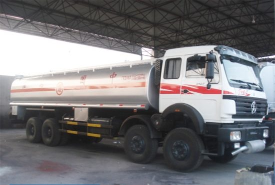 BEIBEN 33000 liter Fuel Delivery Mobile Oil Diesel Refueling Tanker Truck