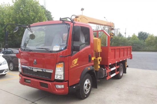 HOWO 3.5 ton Truck With Crane