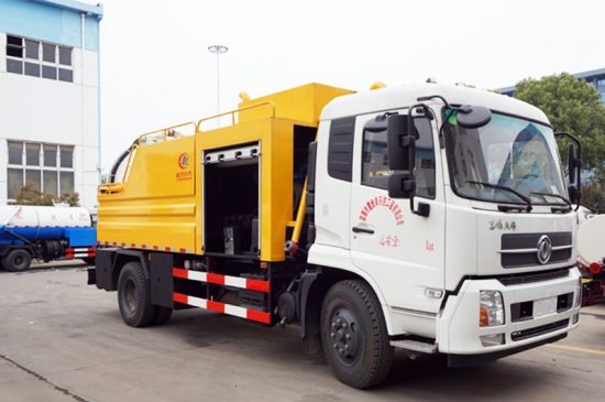 DONGFENG 8CBM 6Wheeler Medium Volume Industrial Jetting And Vacuum Truck