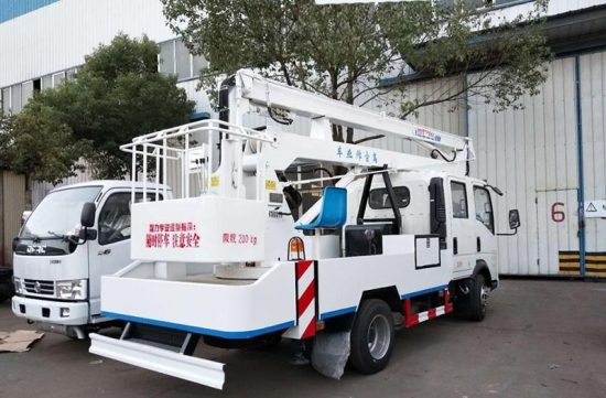 HOWO 4×2 16 Meters Folding Type Lift Bucket Truck for Sale