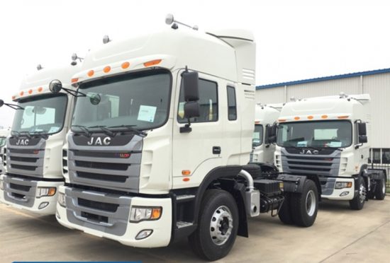 New JAC Brand 6X4 380HP Heavy Duty 50Tons Tractor Head Truck For Sale