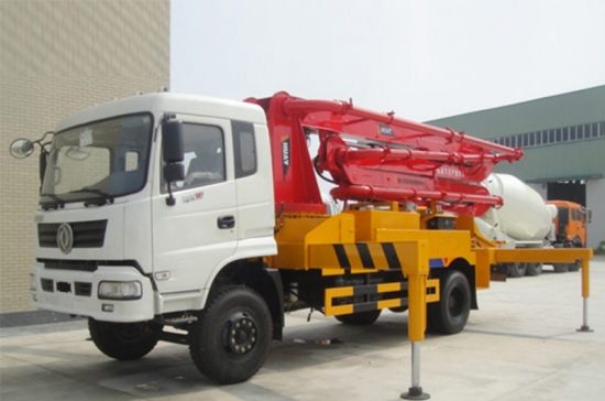 DONGFENG 4×2 Light-duty 30m Concrete Pump Truck