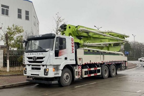 HONGYAN (SAIC-IVECO) 6×4 Heavy-duty 44m Concrete Pump Truck