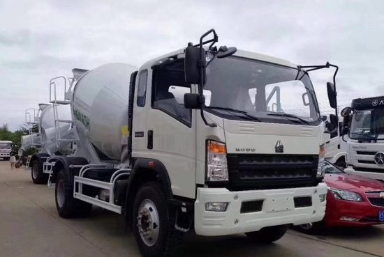 HOWO 130HP 4CBM Concrete Mixer Truck