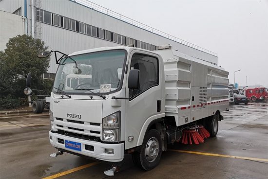 Isuzu 800P 9000L Water Cleaning Street Road Sweeper Truck