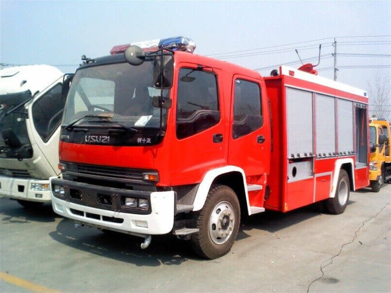 ISUZU 6000 liter tank fire appliance truck