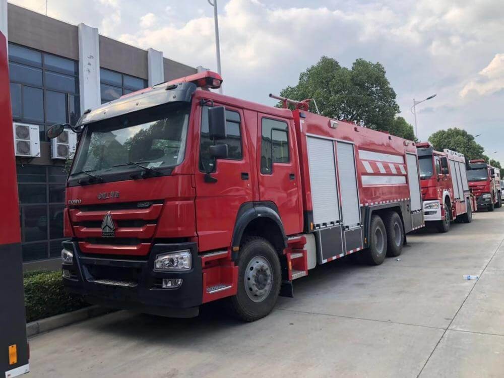 HOWO Double Cabin 3000liters Water Foam Fire Truck