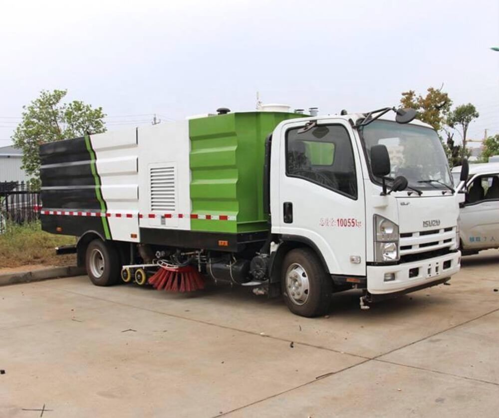 Isuzu 700P 9000L Water Cleaning Street Road Sweeper Truck