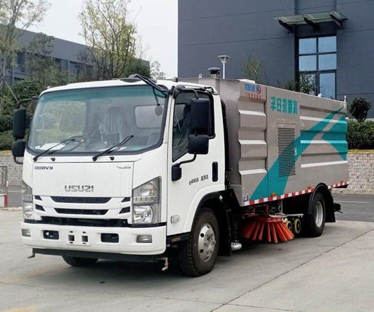 ISUZU 700P Runway Street Road Highway Airport Vacuum Road Sweeper truck