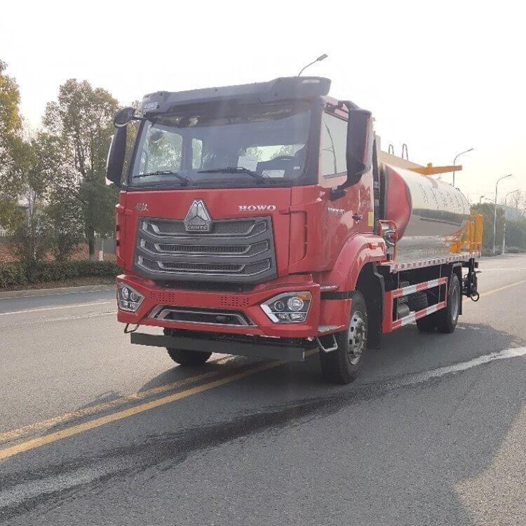 HOWO 15 ton Intelligent Asphalt Distributor Truck