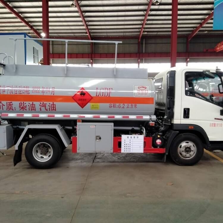 HOWO 12000L Fuel Tanker Petroleum Oil Transporting Tank Truck