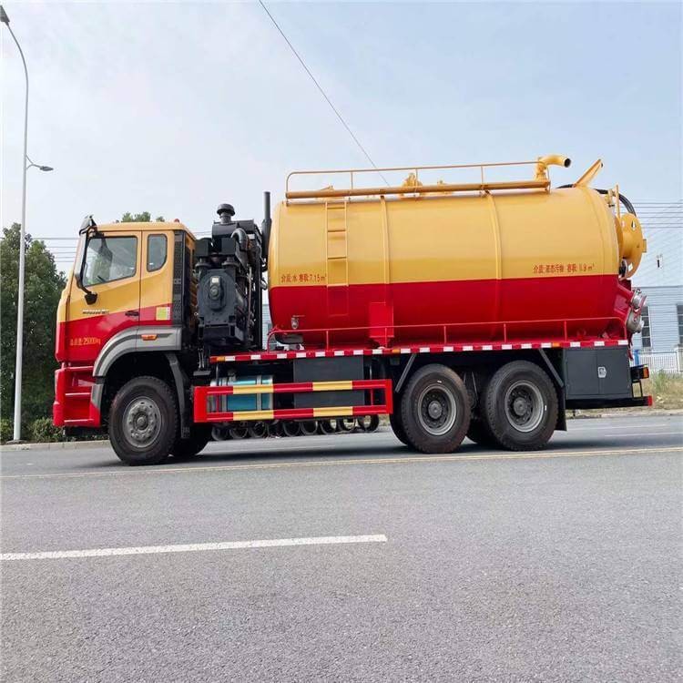 HOWO 18CBM 10Wheeler High Volume Industrial Vacuum And Jet Vehicle