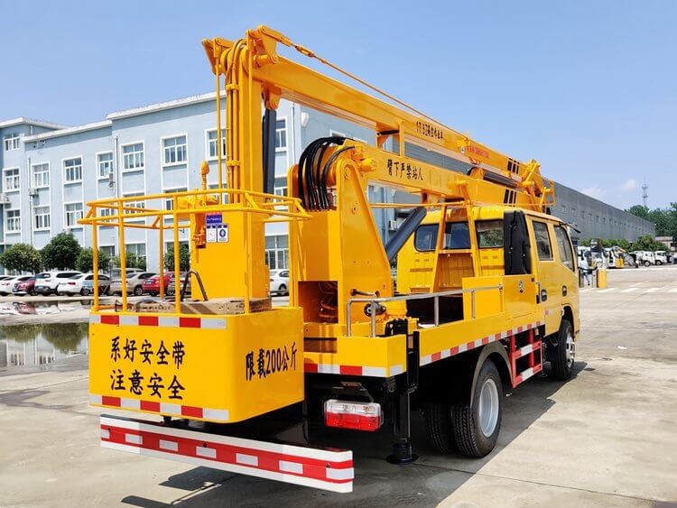 DFAC 4×2 Manual Controlled Telescopic Lift Bucket Tree Pruning Truck