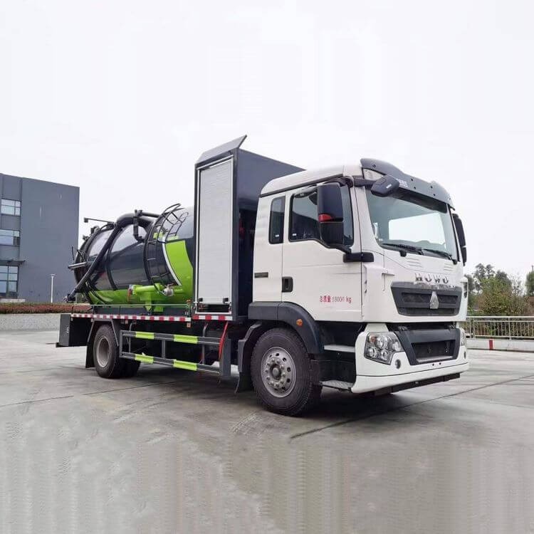 HOWO 18000L 6×4 Industrial Cleaning And Vacuum Loading Truck