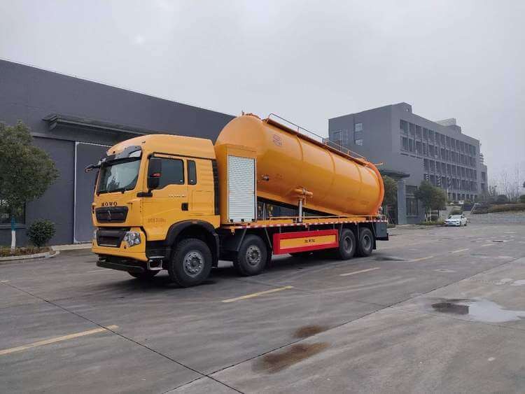 HOWO 18CBM 10Wheeler Medium Volume Industrial Waste Vacuum Tanker