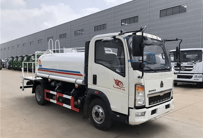 Howo 4*2 5000 Liters Water Spraying Truck Sprinkler