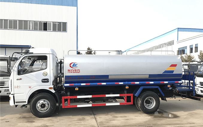 DONGFENG sprinkler 2000 gallon tank water truck for sale